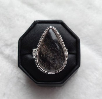 Zilveren ring met Toermalijnkwarts in bewerkte setting 19 mm